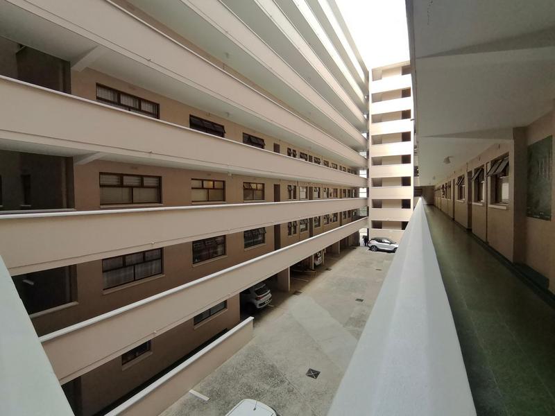 To Let 1 Bedroom Property for Rent in Sea Point Western Cape